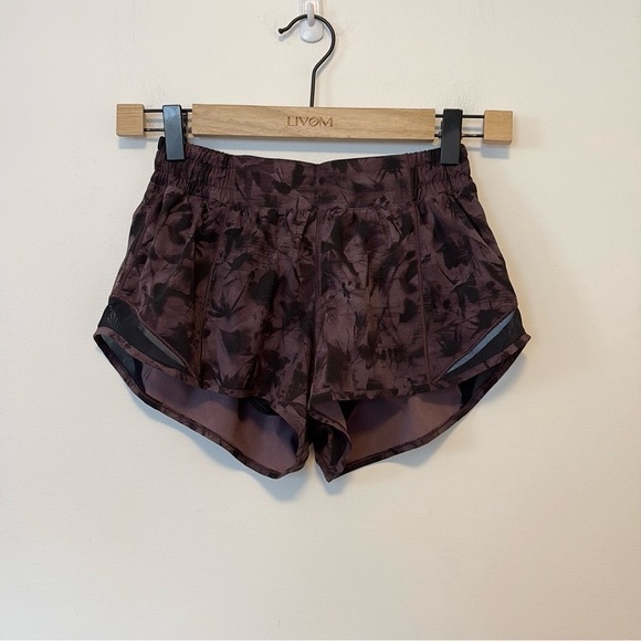 Lululemon Hotty Hot Short || *2.5" ,  sz : 4 - Picture 5 of 9